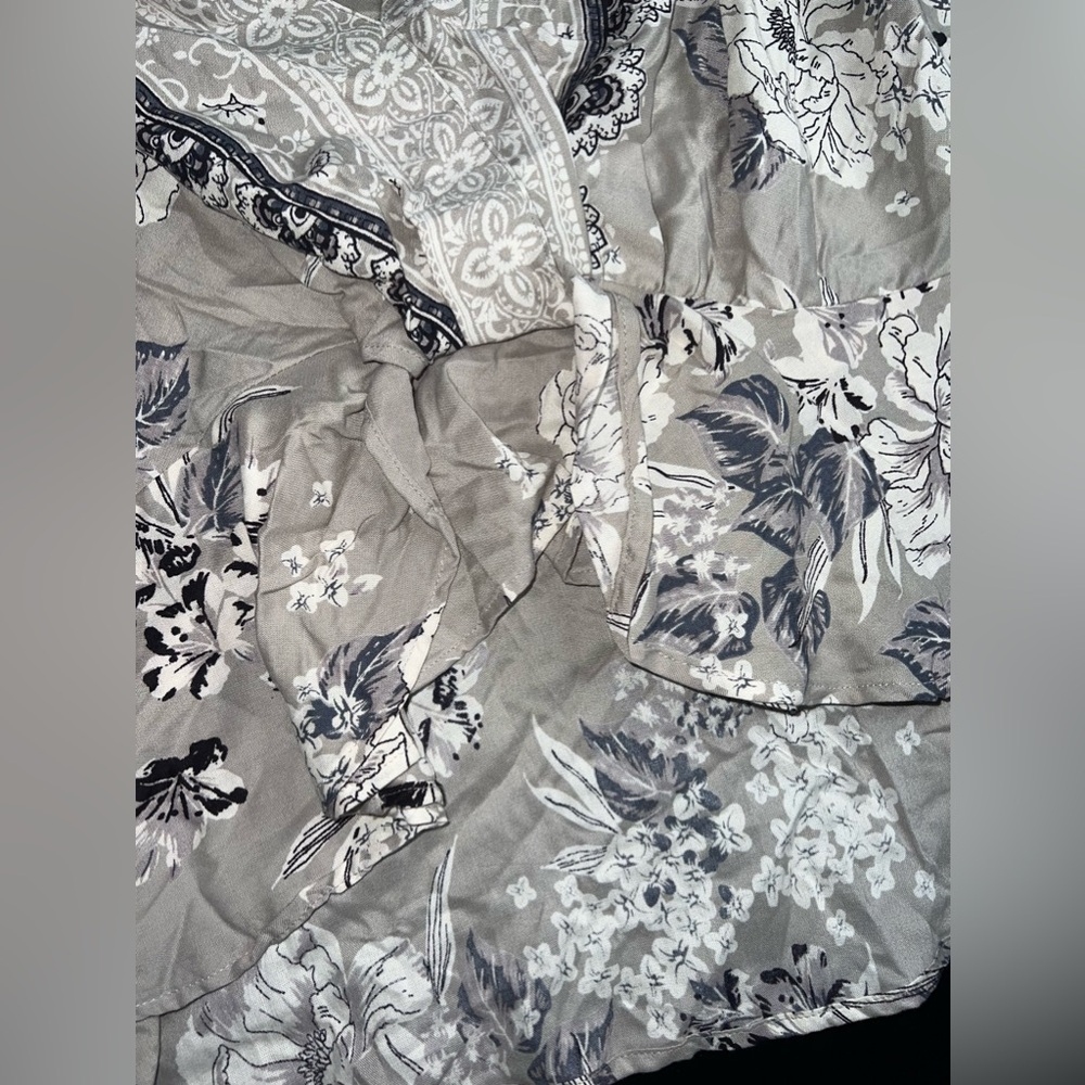 Angie Floral Front knot Hi Low Peplum style crop top size Small EUC - Picture 2 of 7